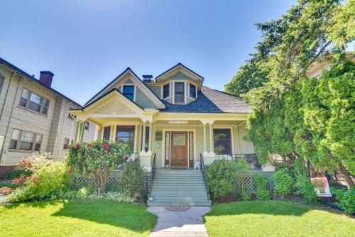 Historical Portland Home < 2 Mi to Downtown!
