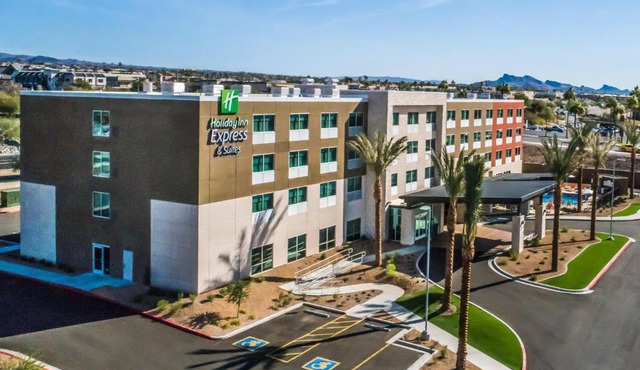 Holiday Inn Express & Suites Lake Havasu - London Bridge by IHG