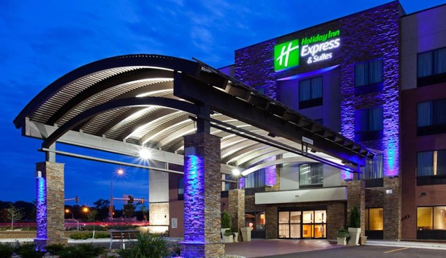Holiday Inn Express and Suites Rochester West-Medical Center by IHG