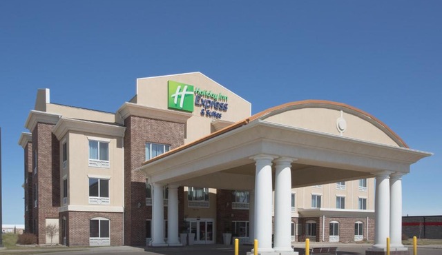Holiday Inn Express Hotel & Suites Minot South by IHG