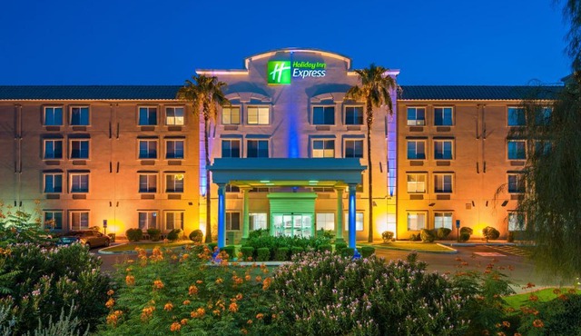 Holiday Inn Express Peoria North - Glendale by IHG
