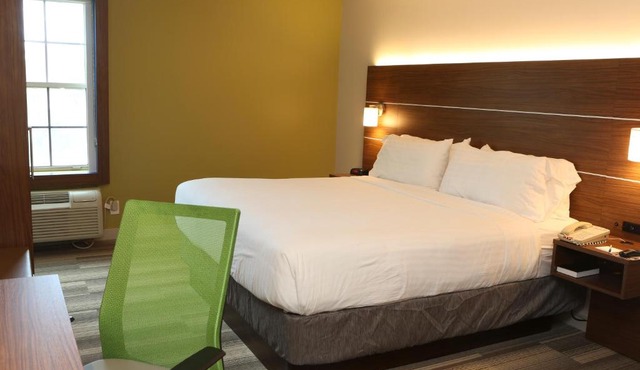 Holiday Inn Express Phoenix-Airport/University Drive by IHG