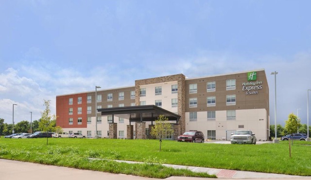 Holiday Inn Express & Suites Omaha Airport by IHG