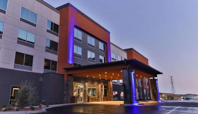 Holiday Inn Express & Suites - Henderson South - Boulder City by IHG