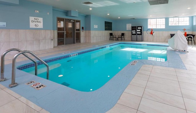Holiday Inn Express & Suites Englewood - Denver South by IHG