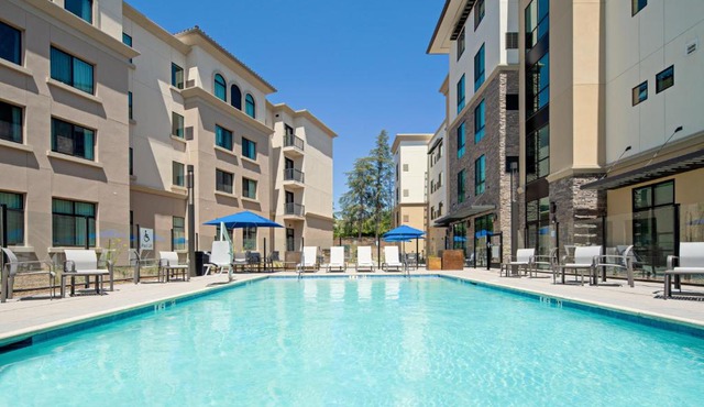 Holiday Inn Express & Suites - Valencia - Santa Clarita by IHG
