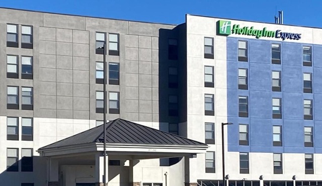 Holiday Inn Express & Suites Central Omaha by IHG