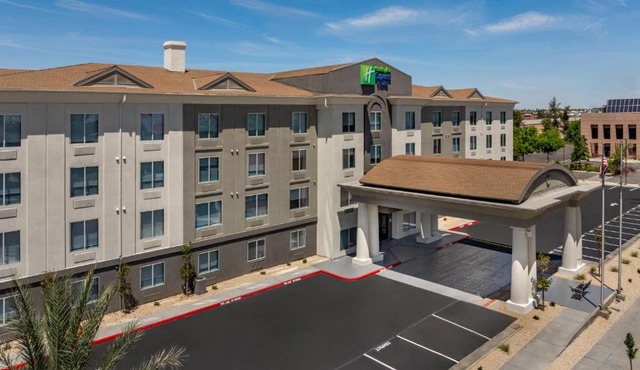 Holiday Inn Express & Suites Fresno River Park Hwy 41 by IHG