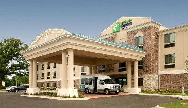 Holiday Inn Express & Suites Madison-Verona by IHG