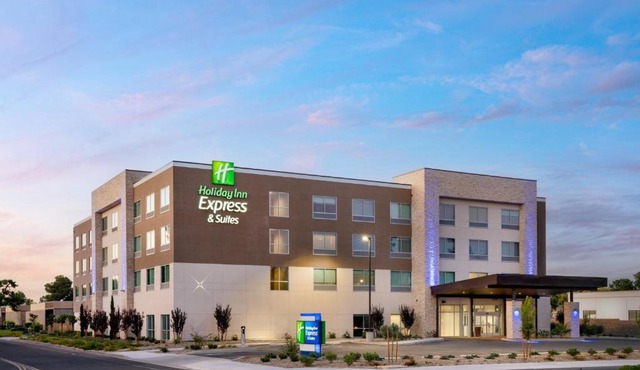 Holiday Inn Express & Suites Fresno Airport by IHG