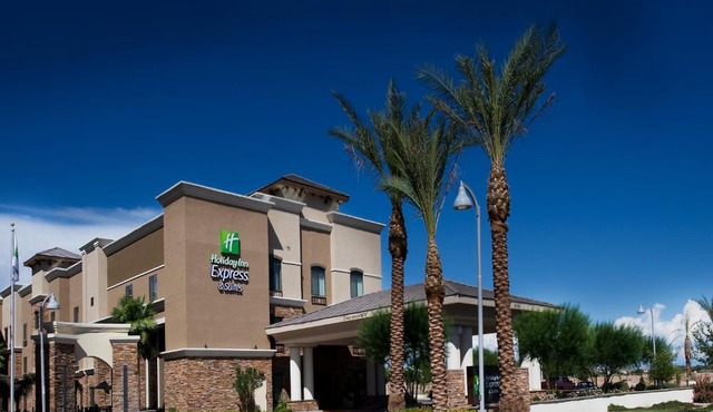 Holiday Inn Express & Suites Phoenix Glendale Dist by IHG