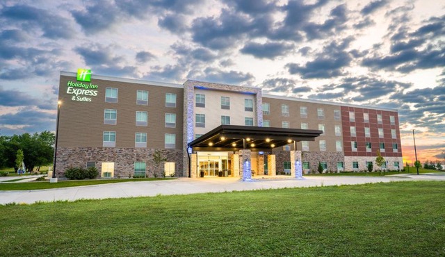 Holiday Inn Express & Suites Cedar Rapids NE - Marion by IHG