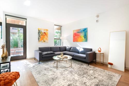 Hollywood 2 Bedroom Lux Condo