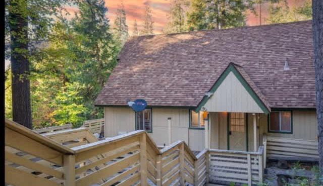 Home in Yosemite-Brookside Cottage-Sleeps 10