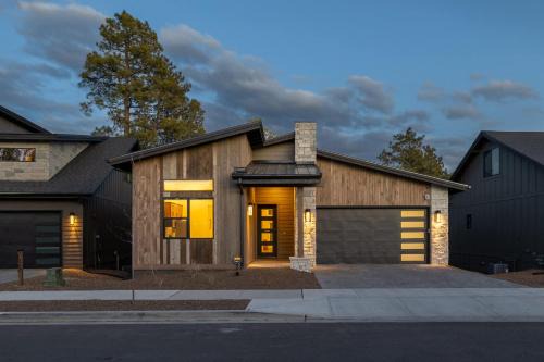 Home with Studio near Pine Canyon