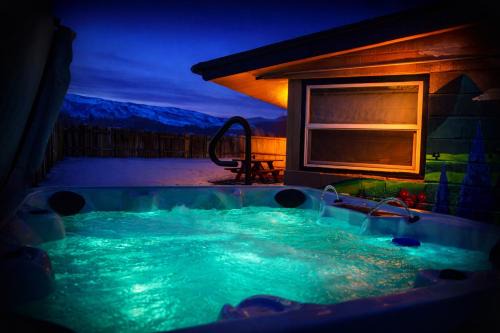 Hot Tub Big Views Private Lot RV Parking Casper