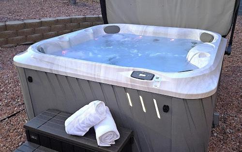 Hot Tub-Boat Parking-SUPs-Fire Pit-Ping Pong-WD-Coffee Bar