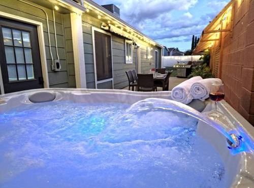 Hot Tub, Game Room, Kayaks, Boat Parking, Backyard, King, Fire Pit, Pets, WD