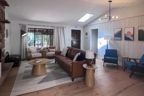 Hot Tub & Game Room! Pinetop 'Wild Horse Retreat'