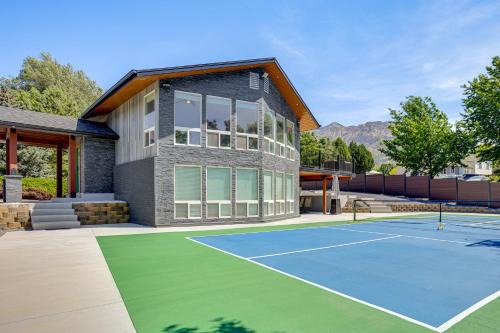 Hot Tub, Game Room, Putting Green! Ogden Oasis