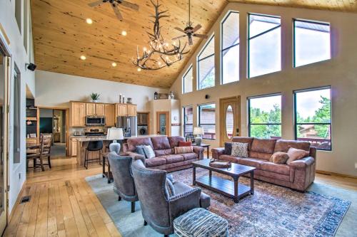 Hot Tub & Game Room: All-Season Pinetop Cabin