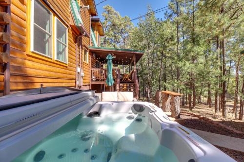 Hot Tub + Games! Lakeside ‘Sherwood Forest Cabin’