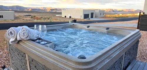 Hot Tub w/Lake View, Roof Top Deck, Game Room, W/D