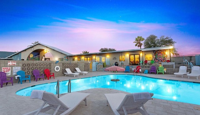 Hotel McCoy Tucson - Art, Coffee, Beer, Wine, Pool