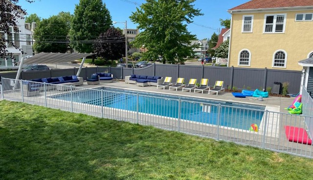 Iconic South Haven Estate - Pool, Hot Tub, Outdoor Kitchen, Game Room & More!