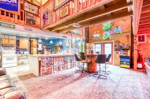 Incredibly Unique Bar Inspired Home with Private Hot Tub and near the Beach Dogs OK