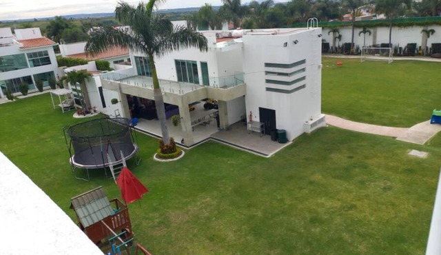 Increible Casa Lomas de Cocoyoc con albercas,tobigan,juegos,tirolesa,cone,fogata,columpios,gimnasio y mas