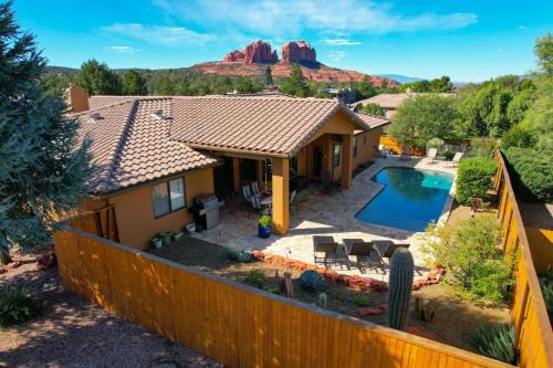 Indian Cliffs Getaway 3 bedroom with pool