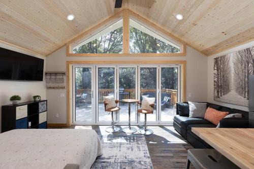 Inside Out Cottage - One With Nature