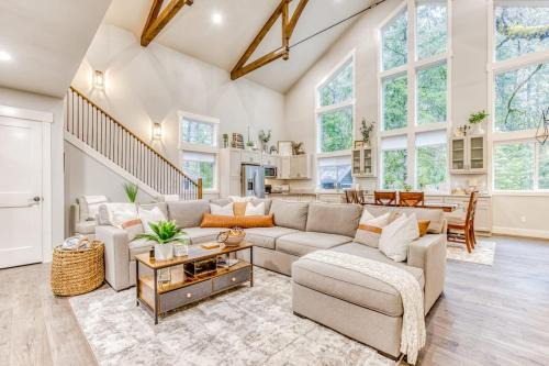 Inviting home with fireplace sauna full kitchen & W&D