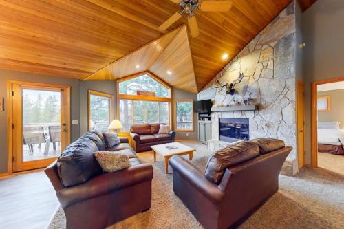 Inviting house with hot tub game tables bikes & partial mountain view