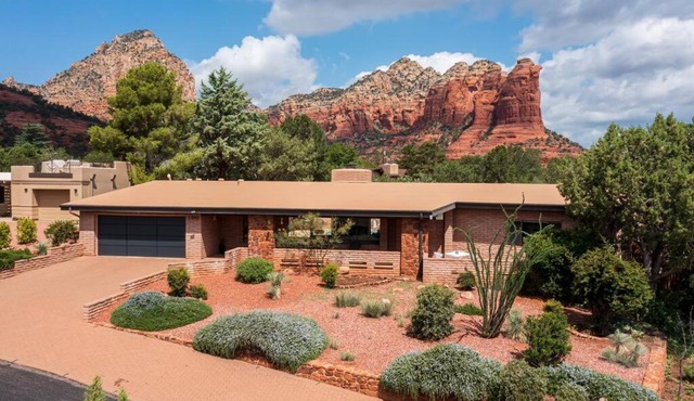 Jacuzzi, Walk to Trails, Stunning Views, Mid-Century Modern,Pool