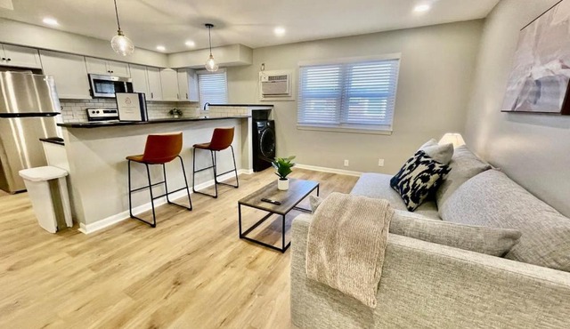 Joslyn 6-Cozy in Midtown Omaha