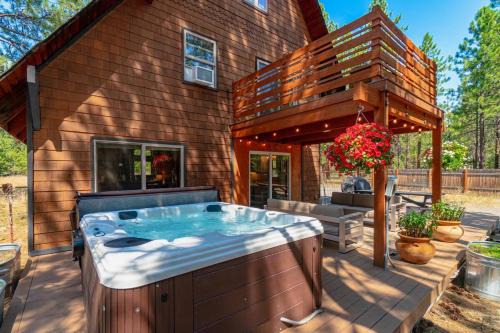 Juniper & Pine - Barrel Sauna and Hot Tub - Sisters, Oregon
