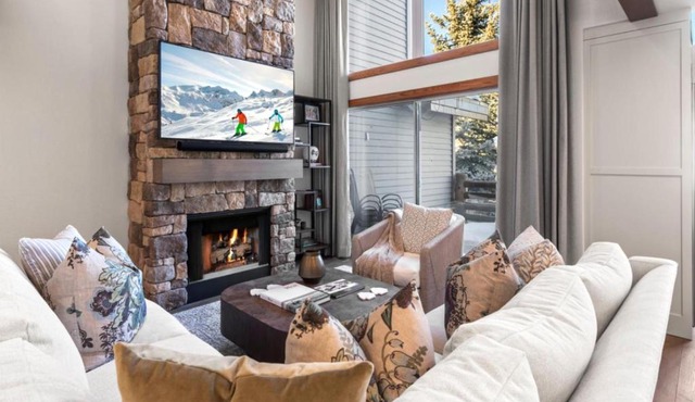 KBM Resorts Boulder Creek Beautifully updated Easy Walk to Main St Close to Deer Valley Hot Tub Gas Fireplace BCC-1101