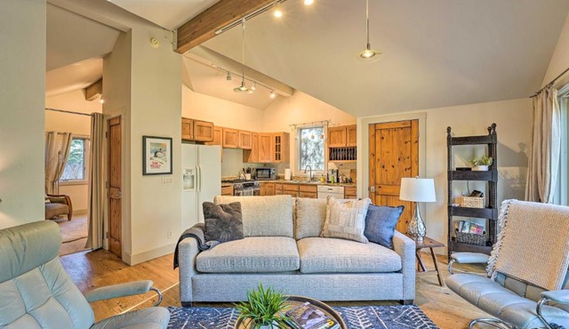Ketchum Couple's Retreat: 1 Mi to Sun Valley!