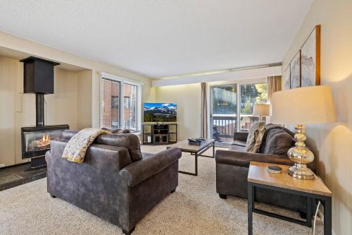 Key Condo Slopeside - Walk to Lifts, Pool/Hot Tub, Fantastic Views