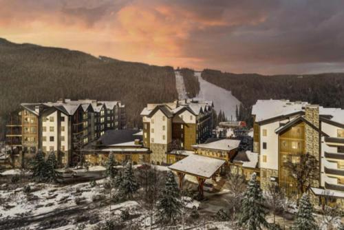 Kindred Resort Luxury Ski In, Ski Out 2 Bedroom Residence At The River Run Gondola