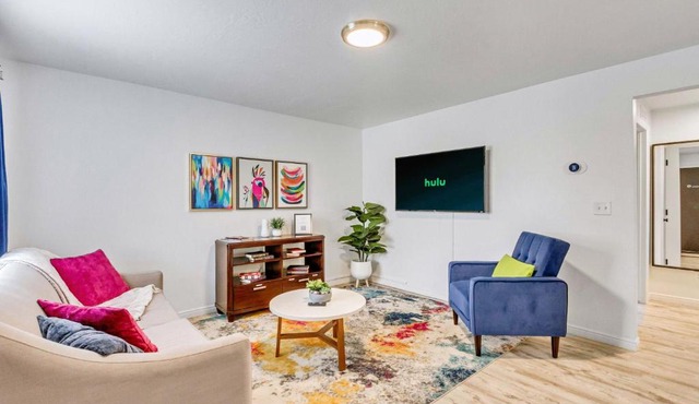 King bed - Fast Wi-Fi - Walker's Paradise
