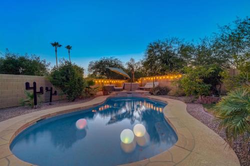 Kiva Cove Pool & Sun Loungers on the Patio