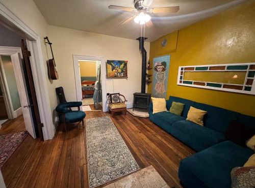 La Casita Colorada, 12 block to river STR#865