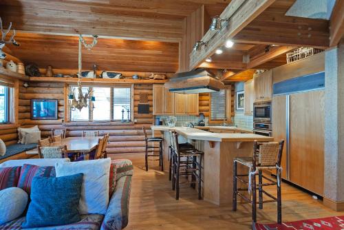 La Maconnerie Cabin Four Family