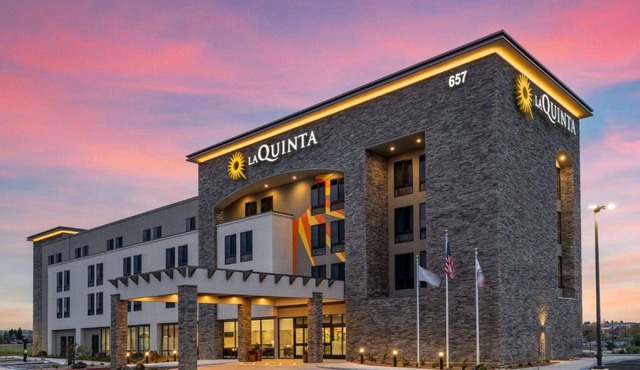 La Quinta Inn and Suites by Wyndham Lincoln