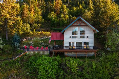 Lake Coeur d'Alene Cabin Dock & Fire Pit