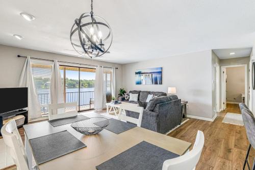 Lake Escape: Waterfront Condo on Lake Hamilton with Private Slip & Pool