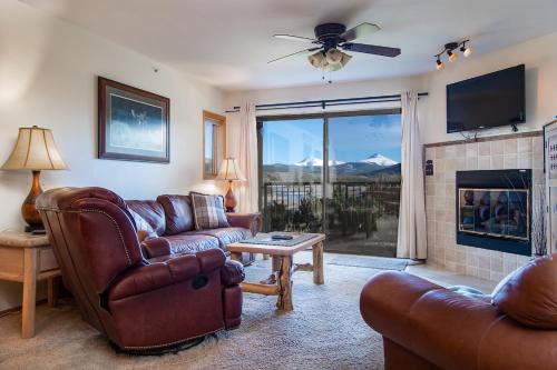 Lake Forest Shoreview Condo: Fantastic Views